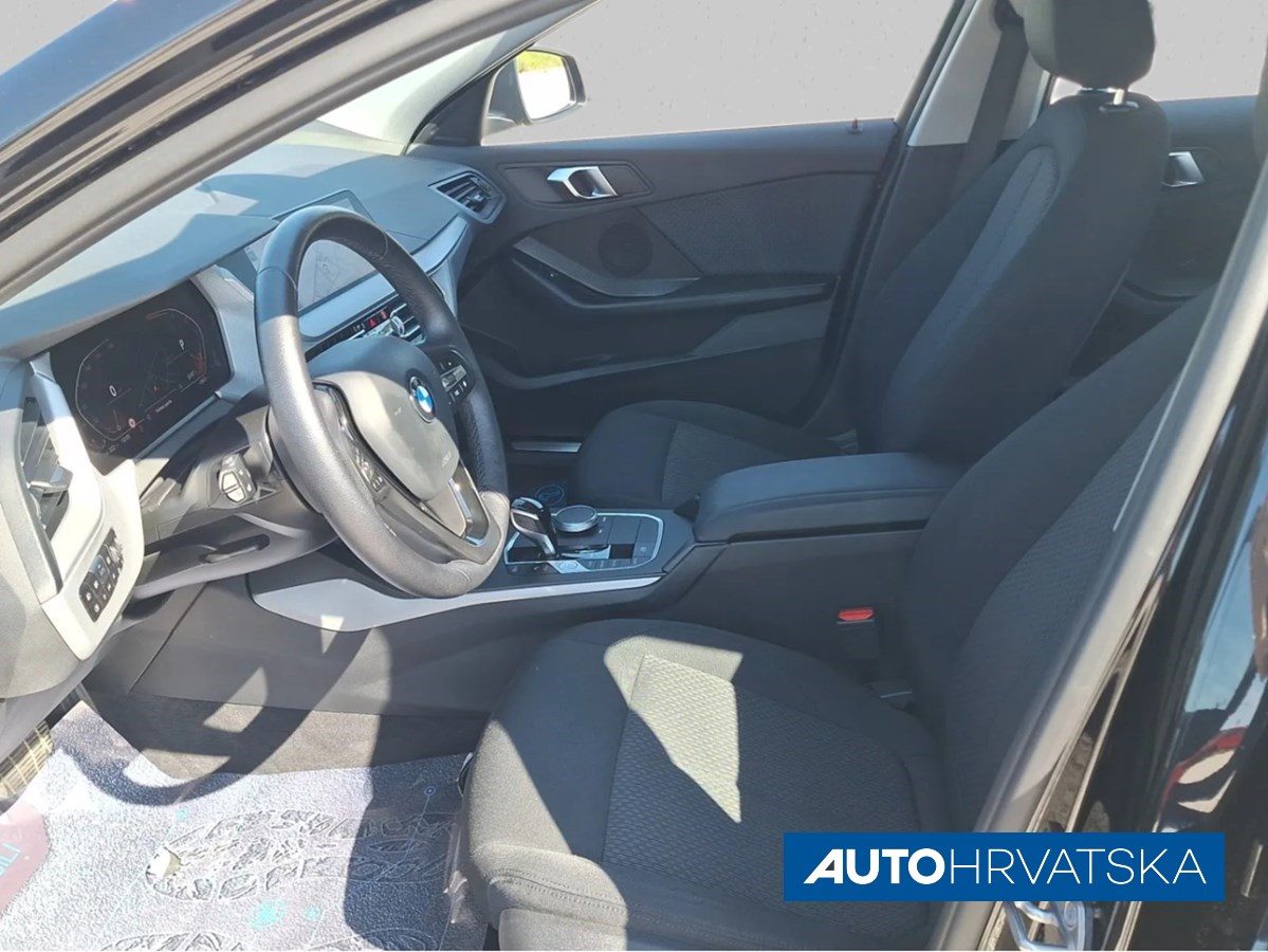 2022 BMW Serija 1 — fotografija 11