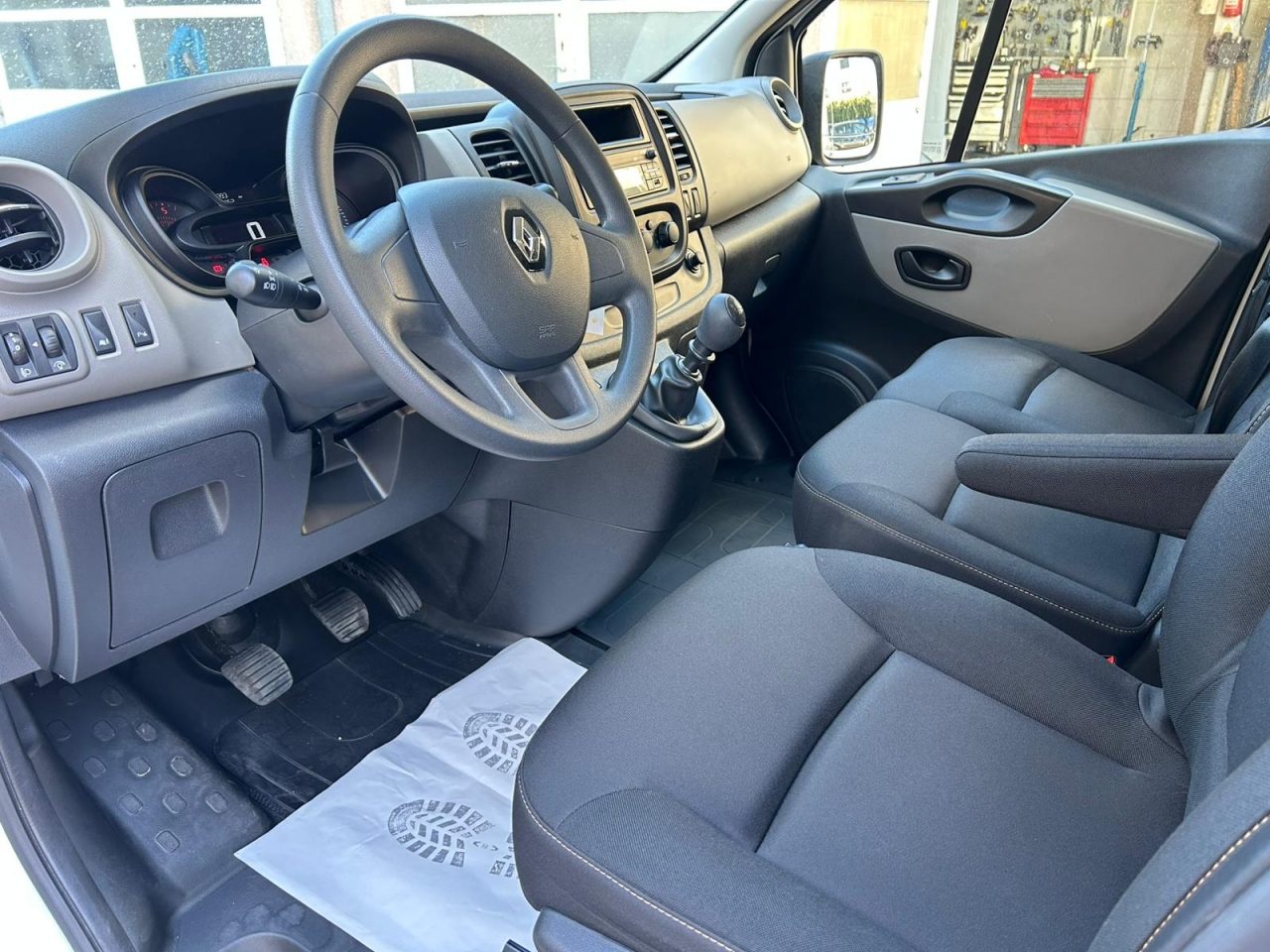 2017 Renault Trafic — fotografija 12