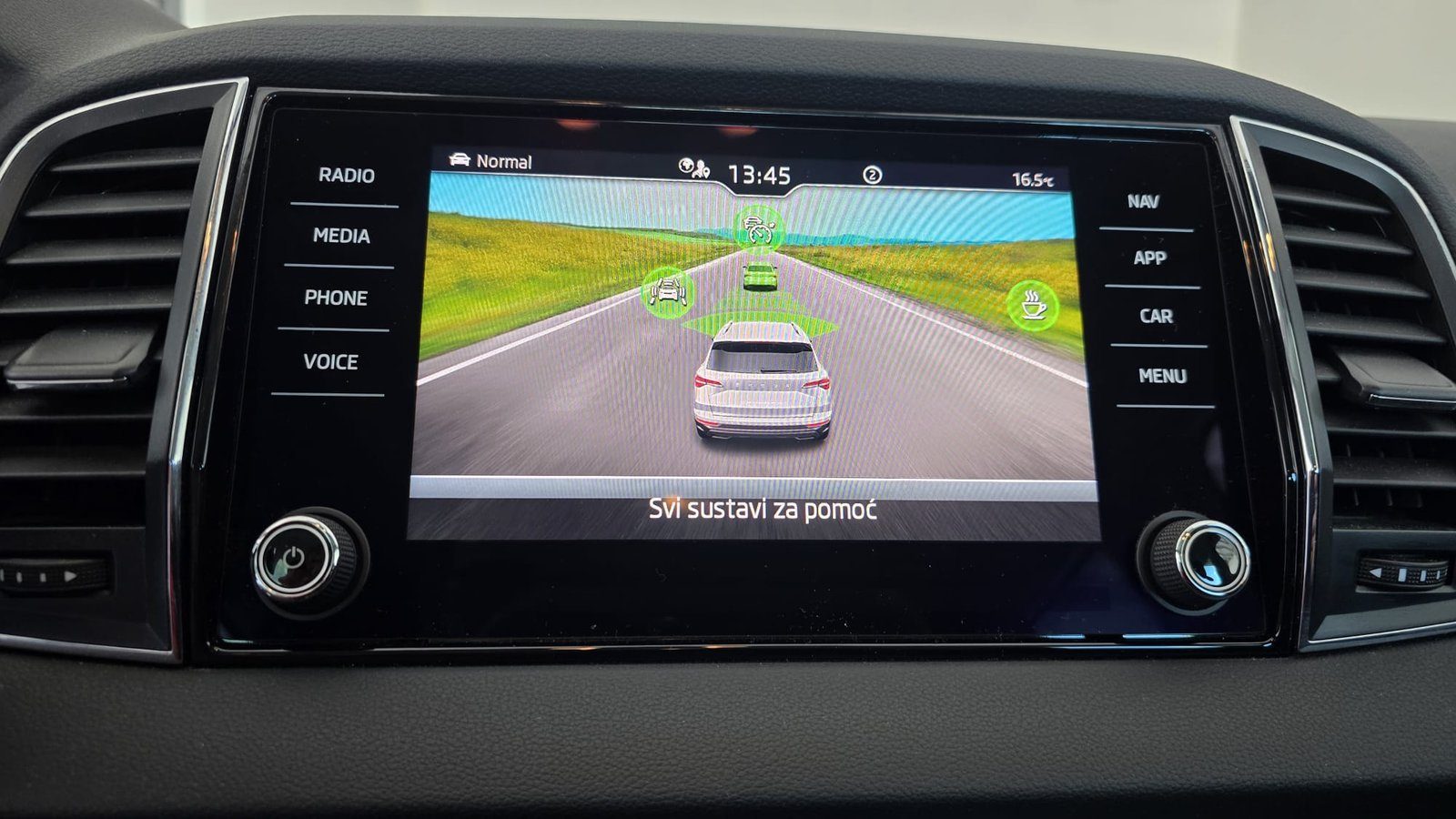 2023 Škoda Karoq — fotografija 17