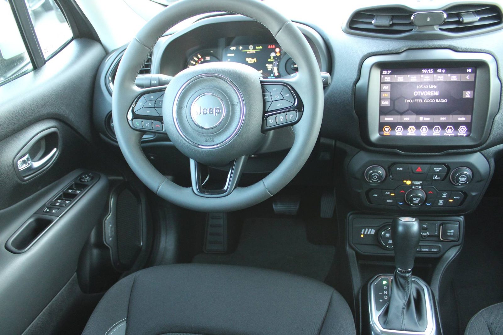2022 Jeep Renegade — fotografija 12