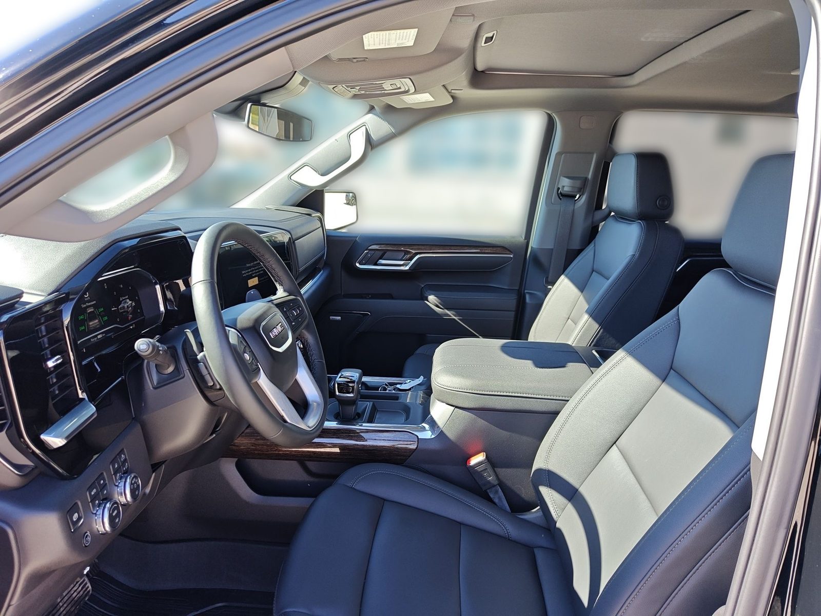 2025 GMC Sierra — fotografija 14