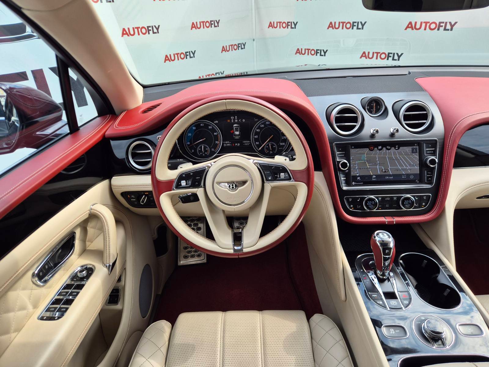 2016 Bentley Bentayga — fotografija 17