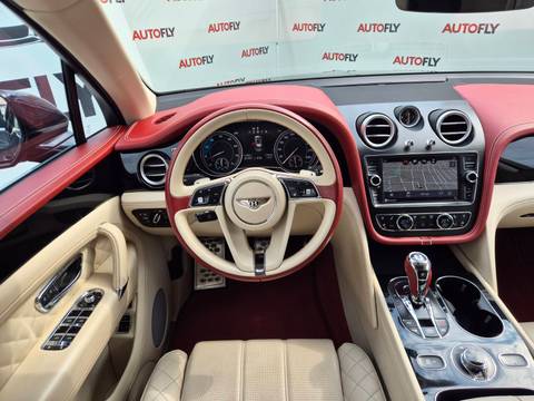 2016 Bentley Bentayga — sličica 17