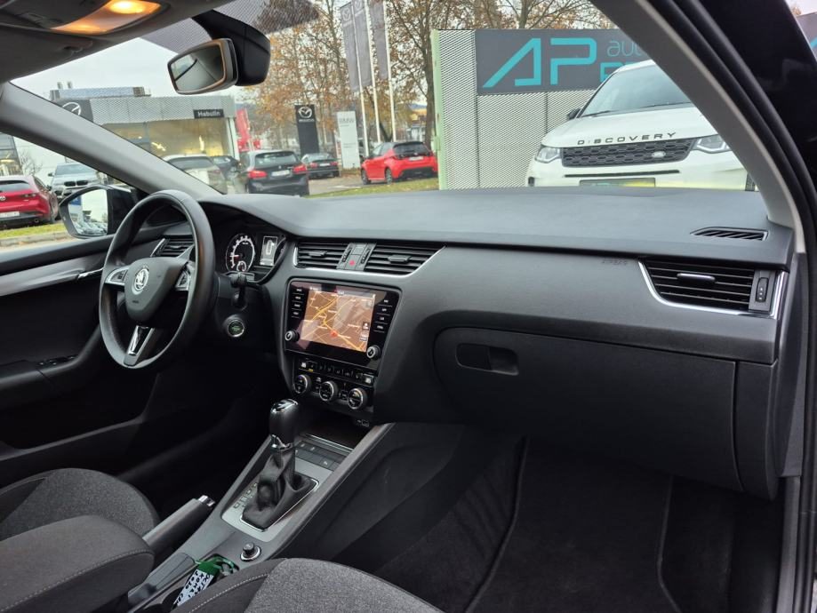 2020 Škoda Octavia Combi — fotografija 17