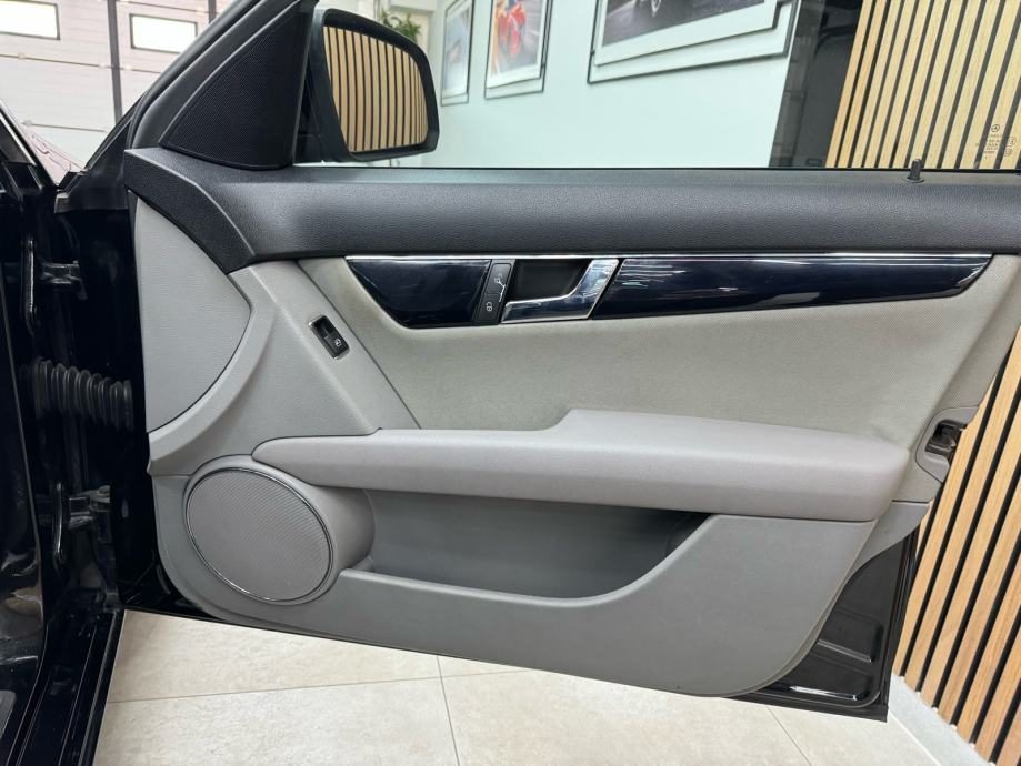 2007 Mercedes-Benz C-klasa — fotografija 19