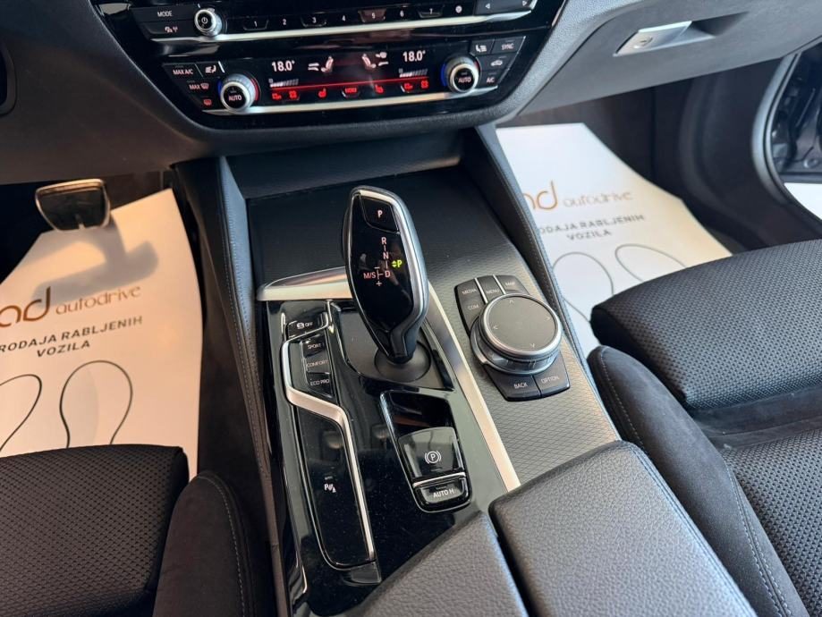 2020 BMW Serija 5 — fotografija 17