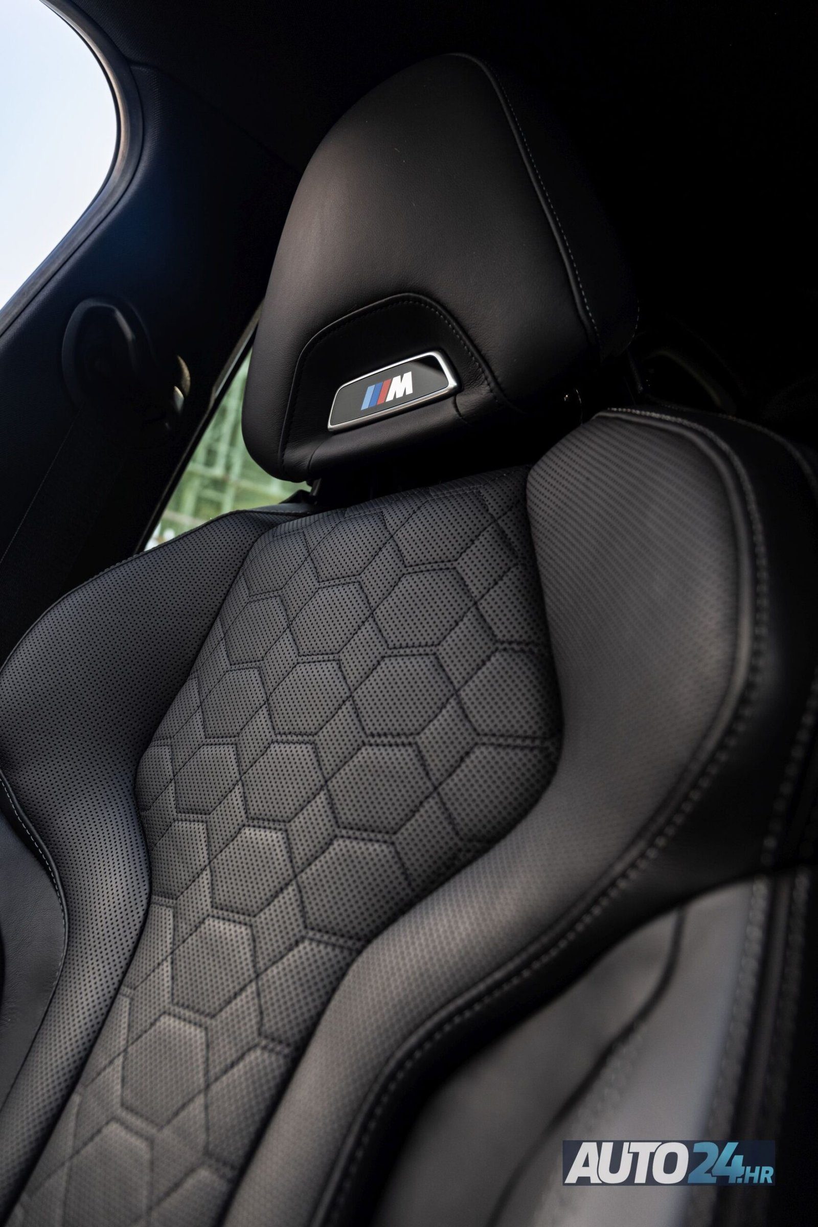 2020 BMW Serija 3 M340i — fotografija 9