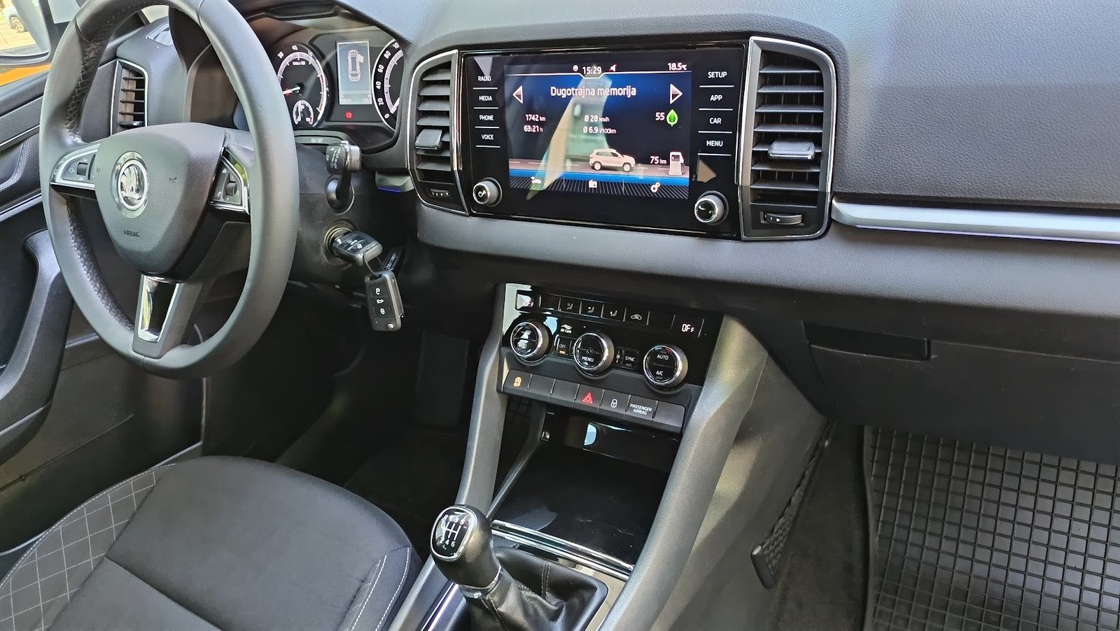 2018 Škoda Karoq — fotografija 14
