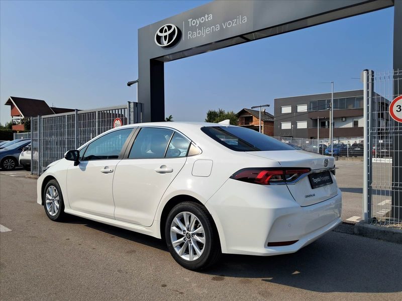 2027 Toyota Corolla — fotografija 4