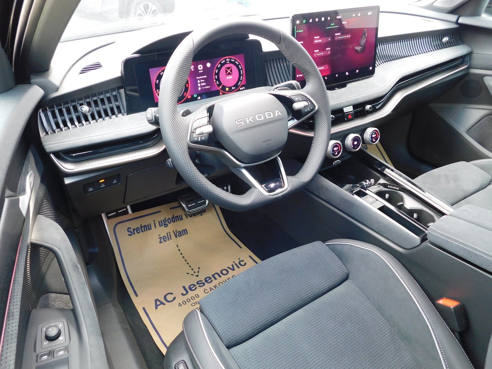 2025 Škoda Superb Sportline — fotografija 9
