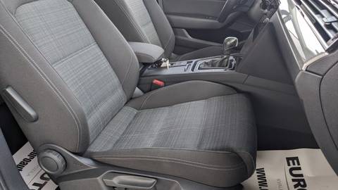 2021 Volkswagen Passat — sličica 29