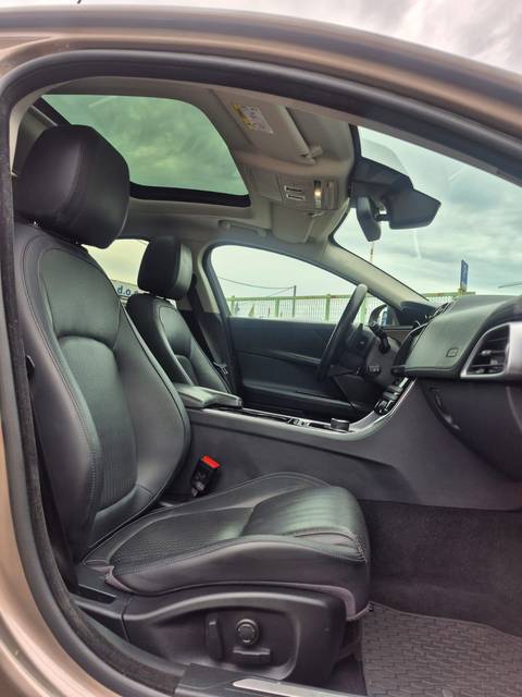 2018 Jaguar XE — sličica 23