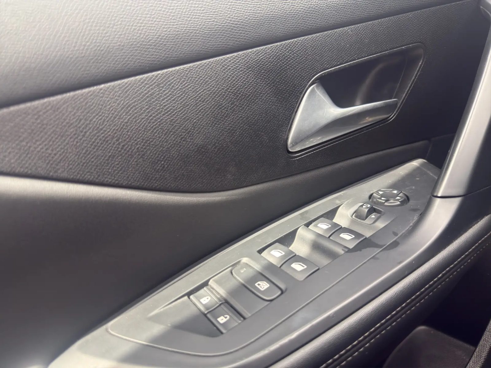 2023 Peugeot 308 — fotografija 10