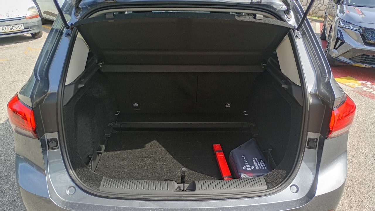2026 MG ZS — fotografija 12