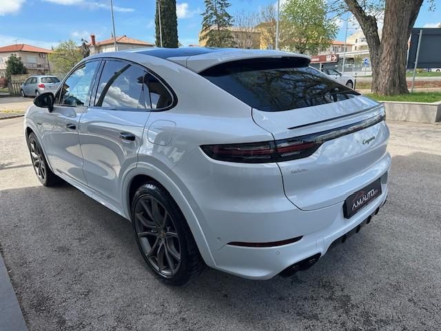 2023 Porsche Cayenne — fotografija 3