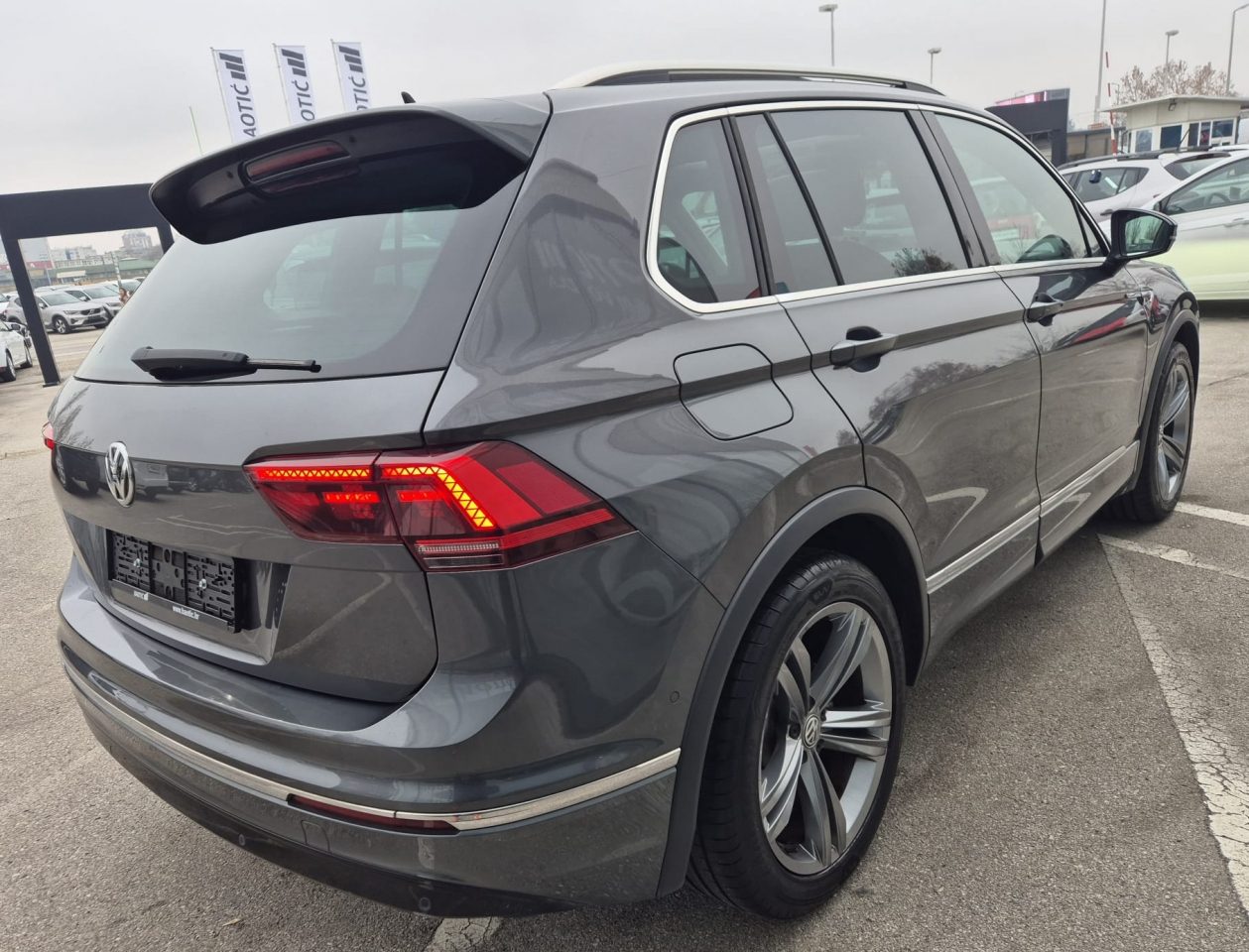 2018 Volkswagen Tiguan — fotografija 3