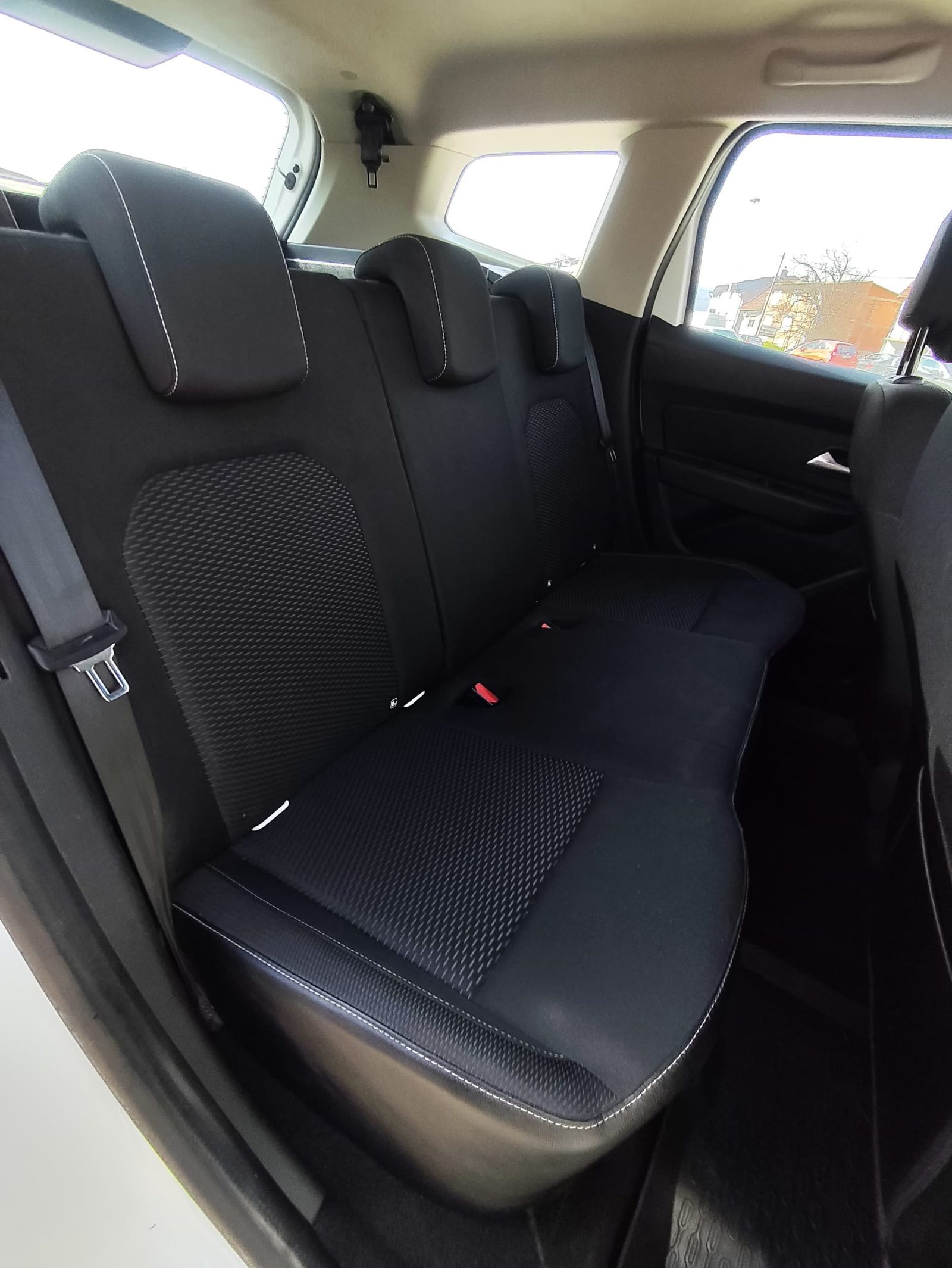 2018 Dacia Duster — fotografija 13