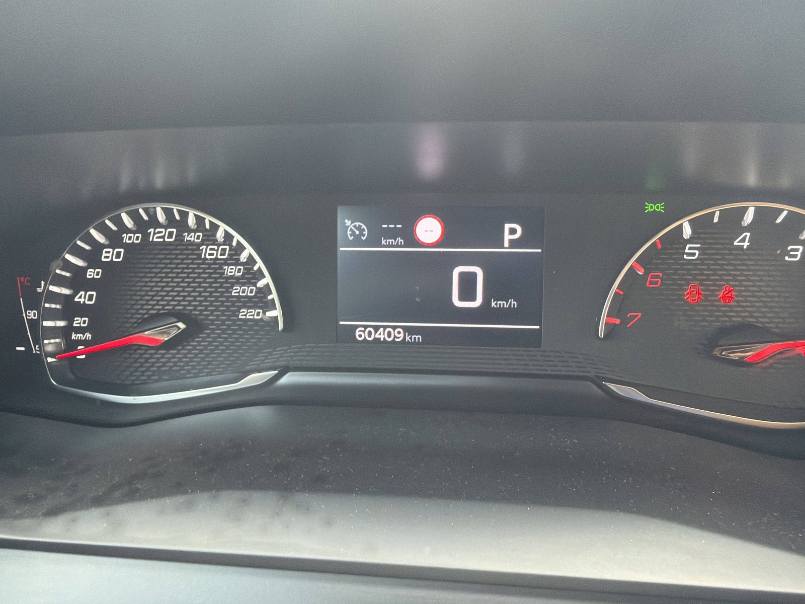 2023 Peugeot 2008 — fotografija 27