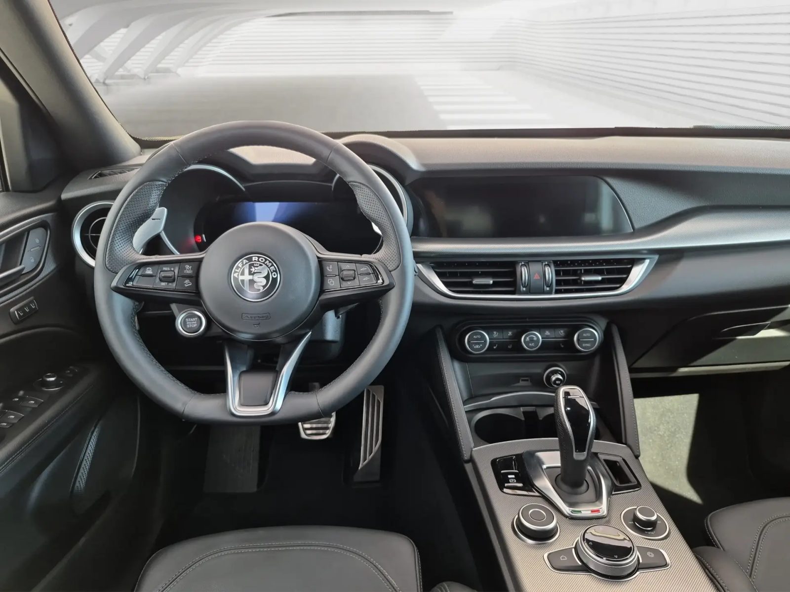2025 Alfa Romeo Stelvio — fotografija 10