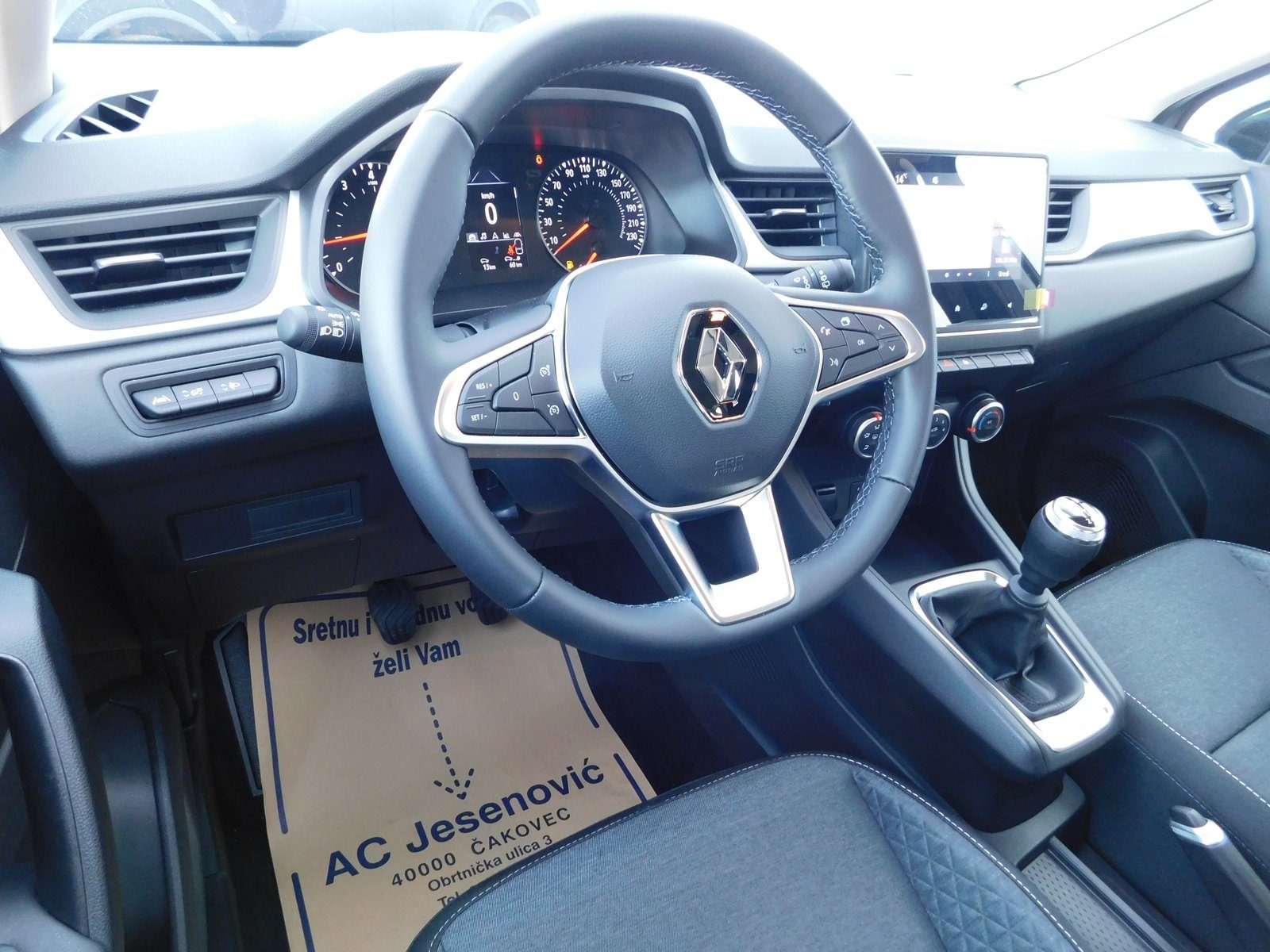 2023 Renault Captur — fotografija 8