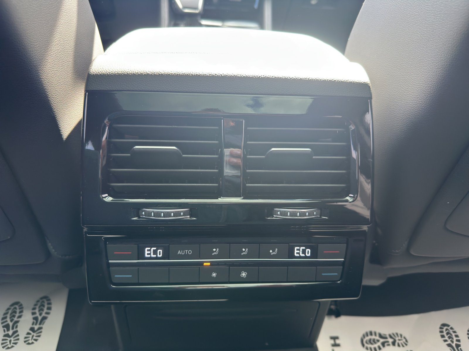 2025 Volkswagen Touareg — fotografija 23