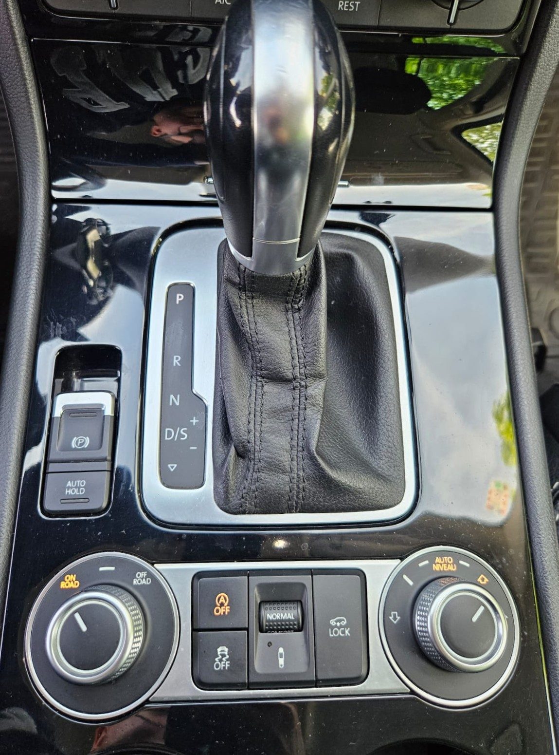 2016 Volkswagen Touareg — fotografija 17