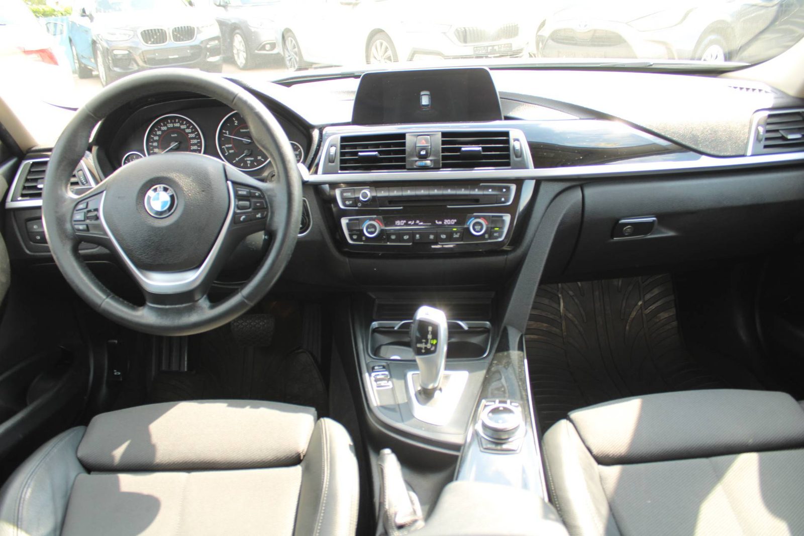 2017 BMW Serija 3 — fotografija 10