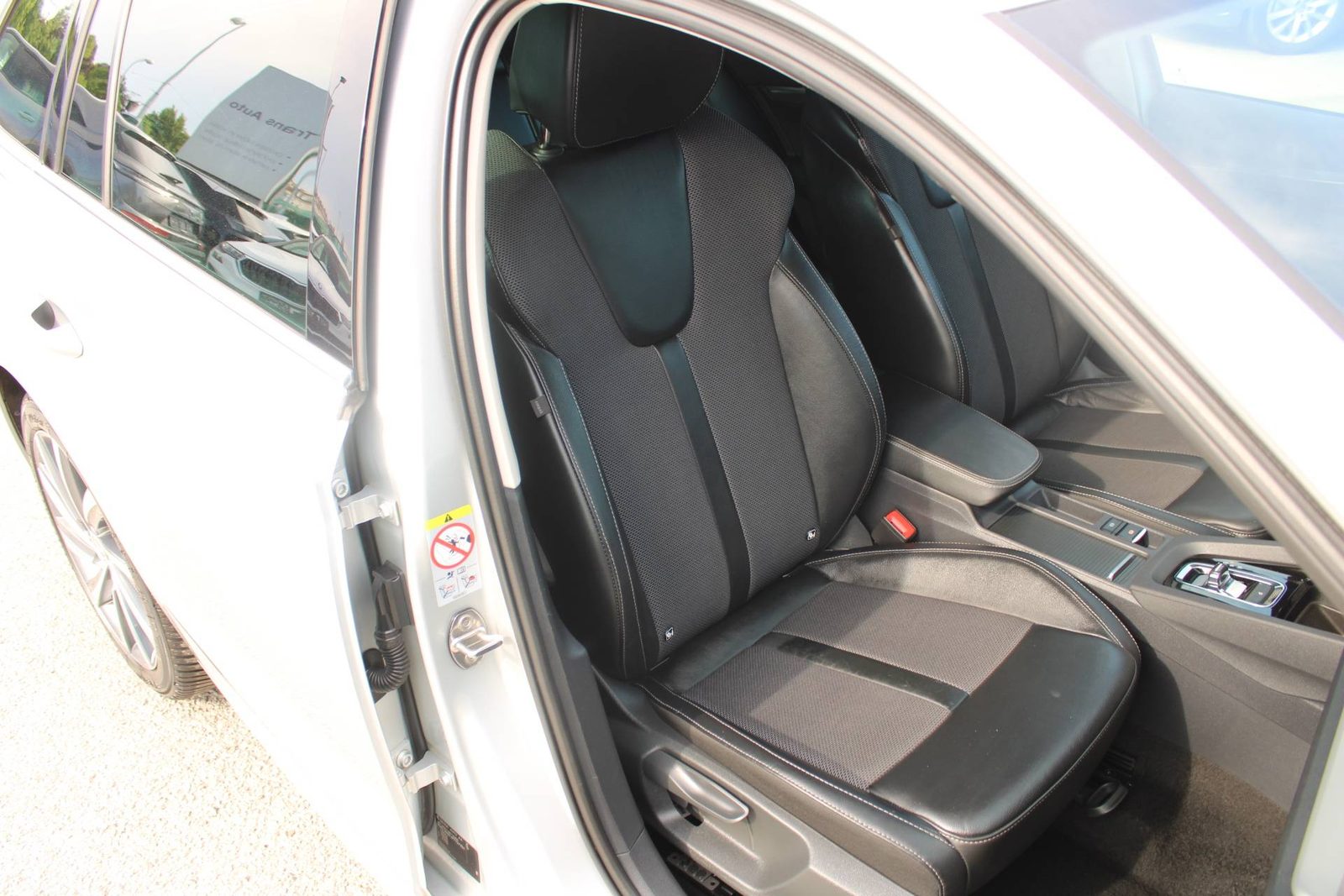 2023 Škoda Octavia Combi — fotografija 10