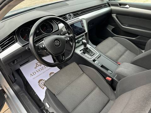 2019 Volkswagen Passat — sličica 8