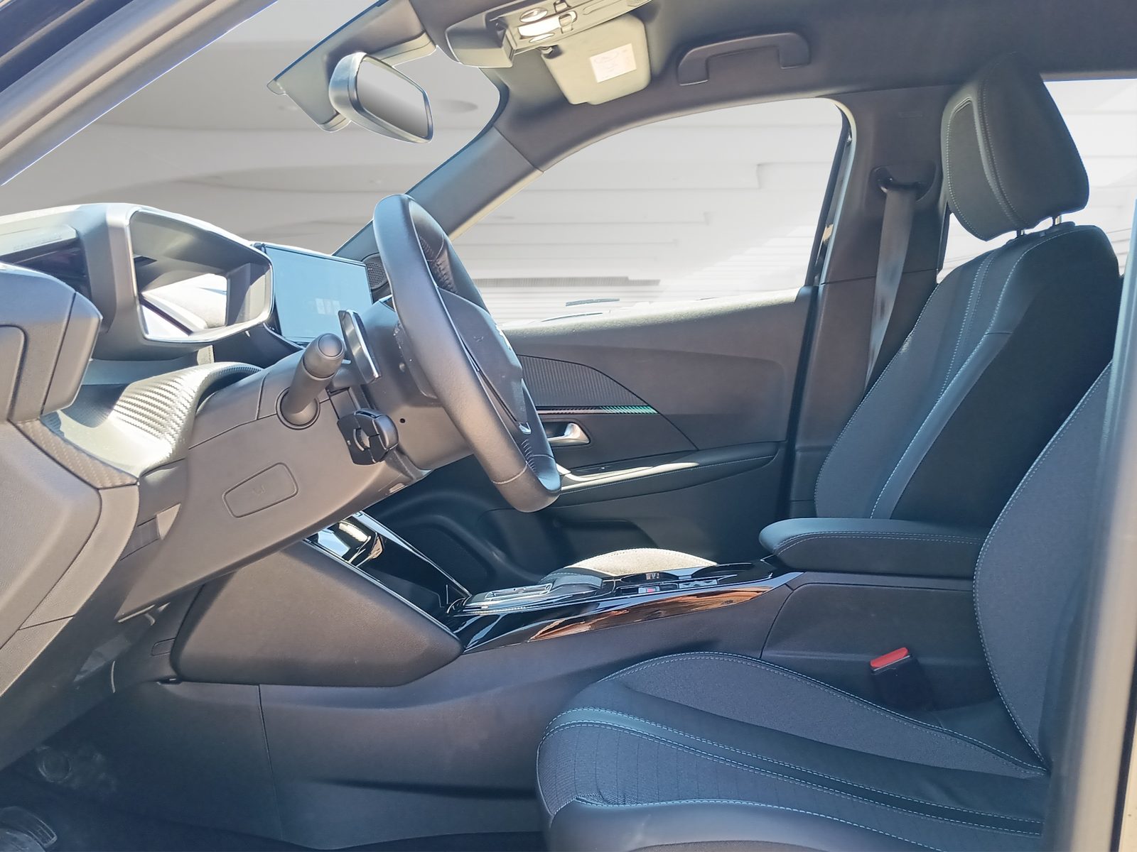 2023 Peugeot 2008 — fotografija 9