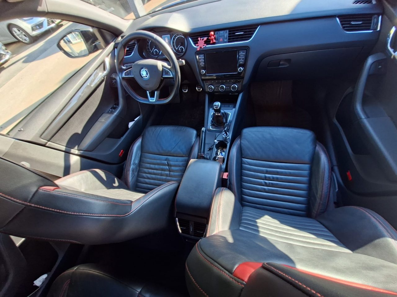 2015 Škoda Octavia Combi — fotografija 13