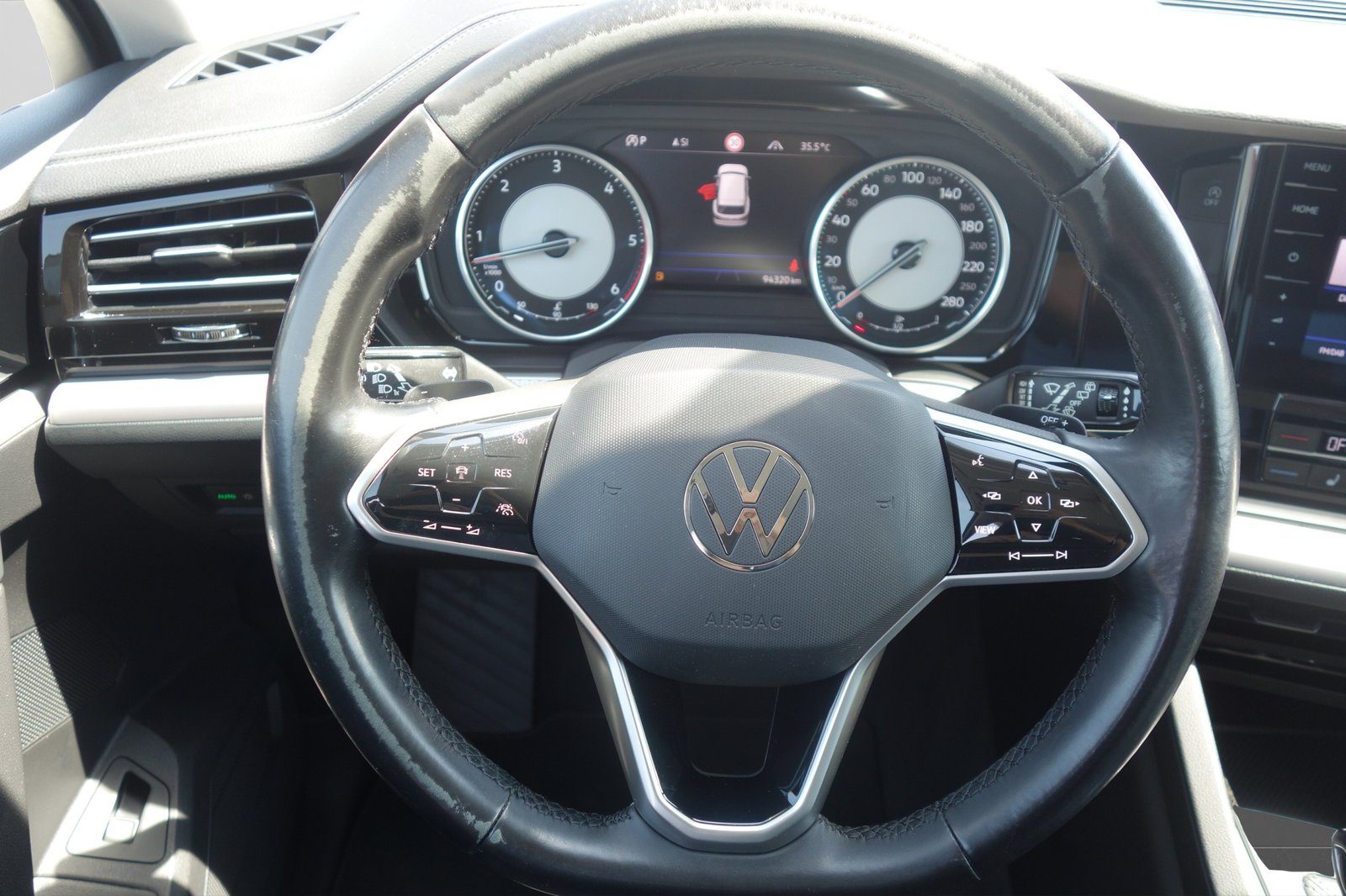 2021 Volkswagen Touareg — fotografija 17