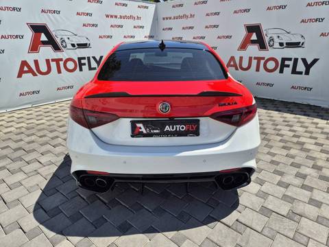 2017 Alfa Romeo Giulia — sličica 7