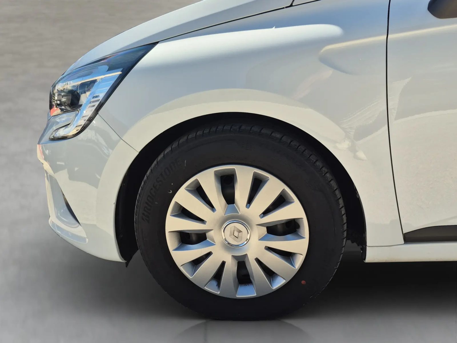 2023 Renault Clio — fotografija 13