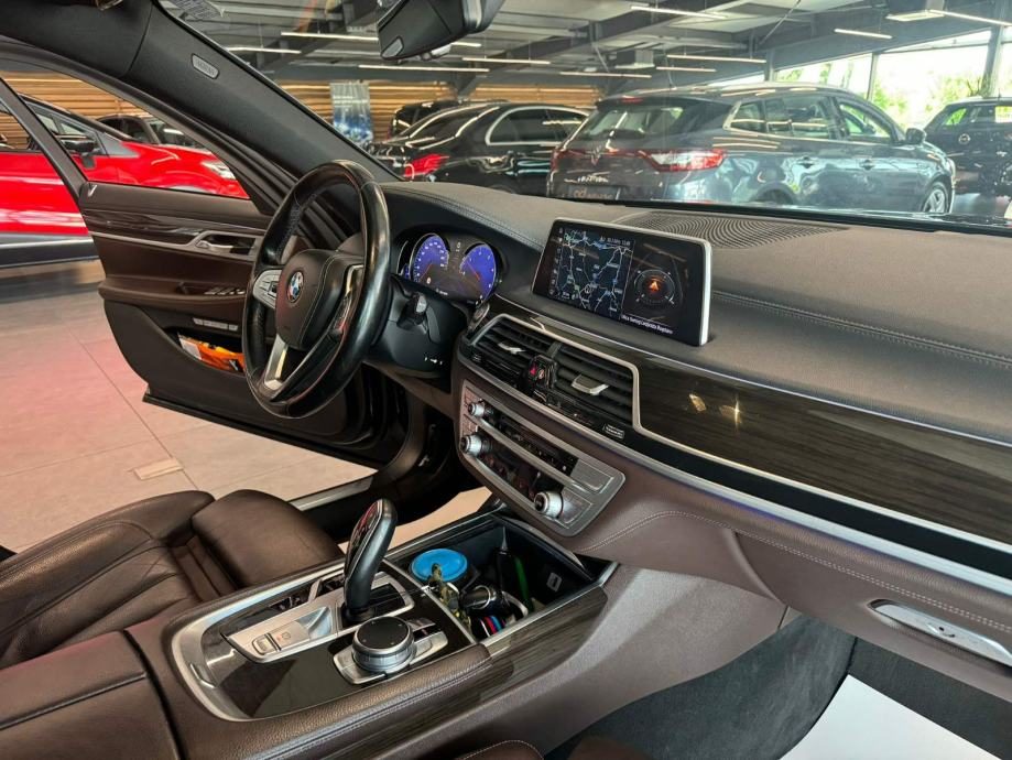 2017 BMW Serija 7 — fotografija 19