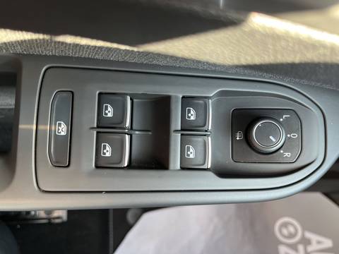 2022 Volkswagen Golf — sličica 27