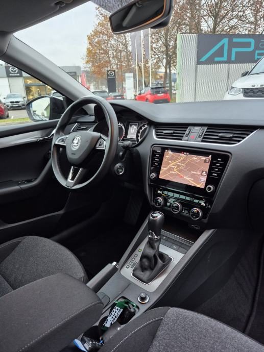 2020 Škoda Octavia Combi — fotografija 18