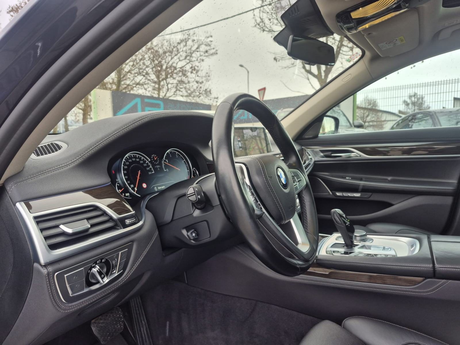 2016 BMW Serija 7 — fotografija 12