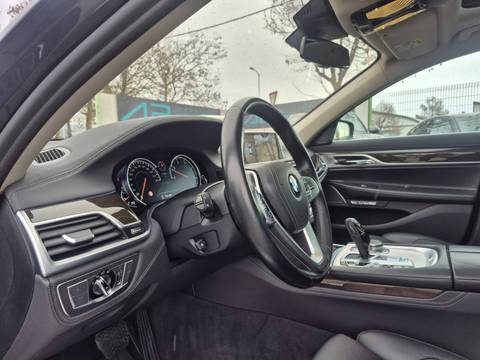 2016 BMW Serija 7 — sličica 12