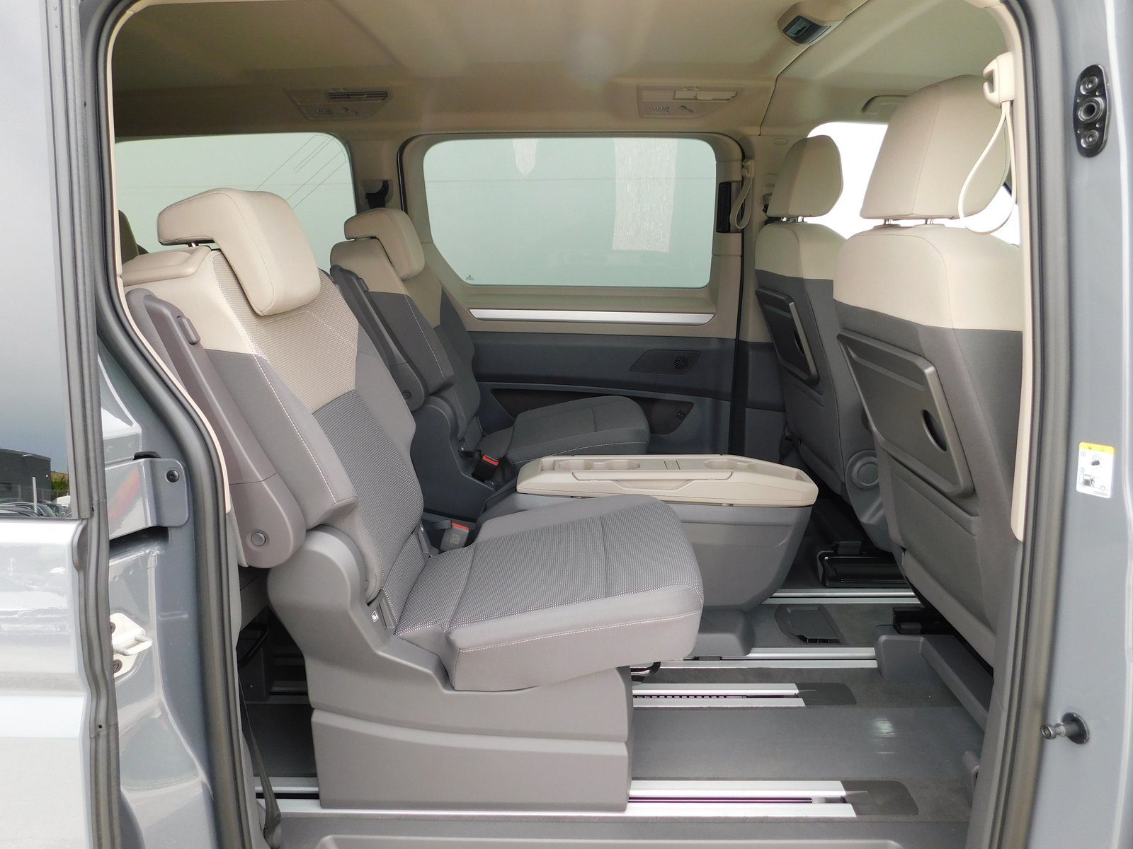 2025 Volkswagen Multivan — fotografija 13