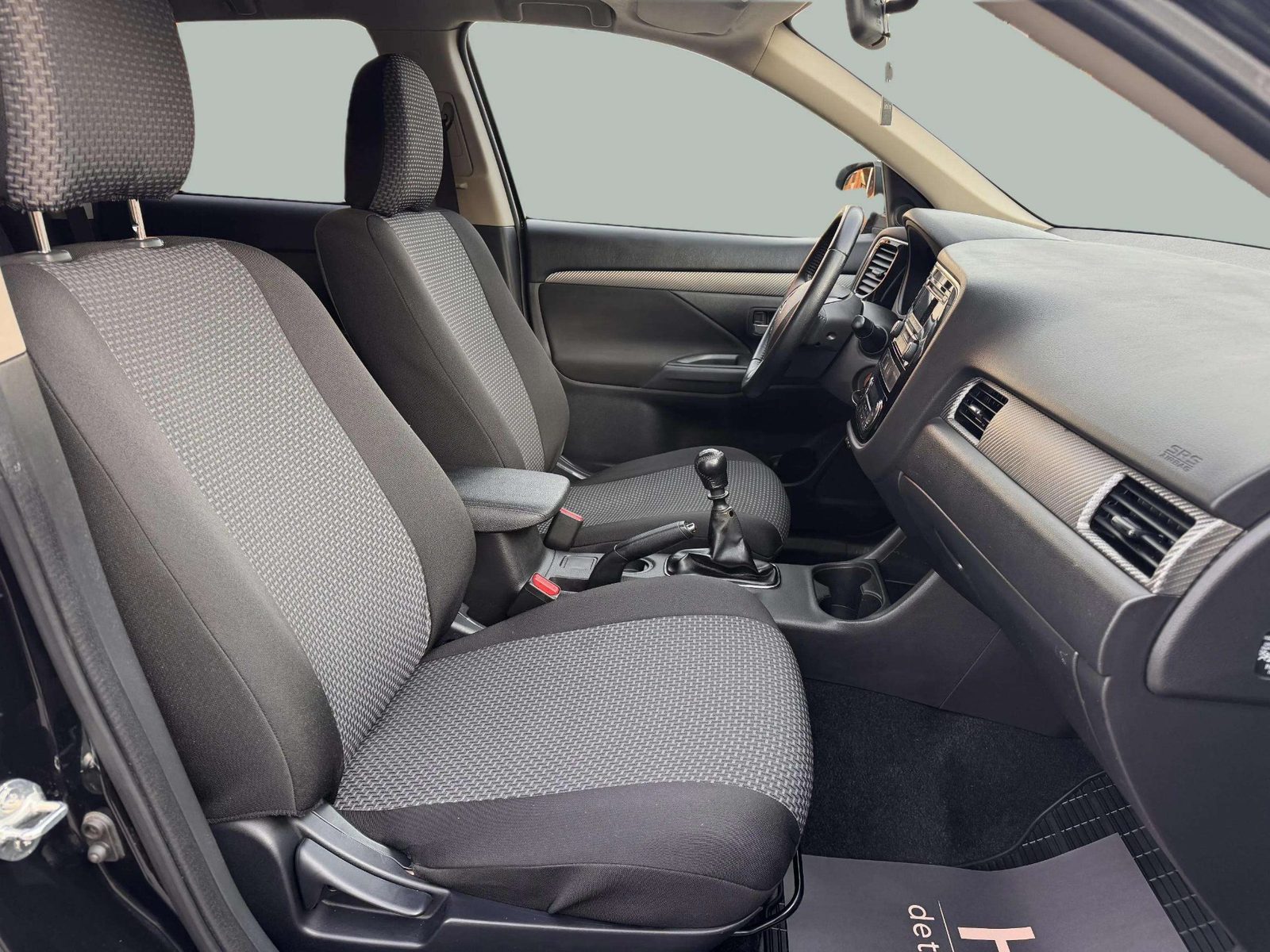 2013 Mitsubishi Outlander — fotografija 13