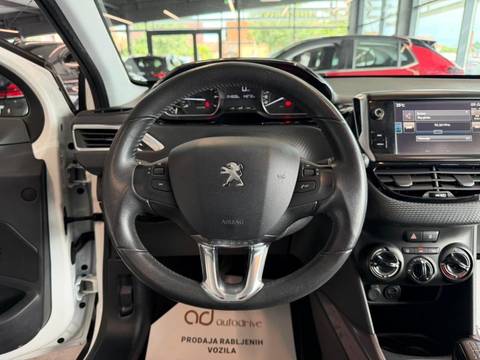 2016 Peugeot 2008 — sličica 17