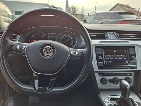 2019 Volkswagen Passat — sličica 8