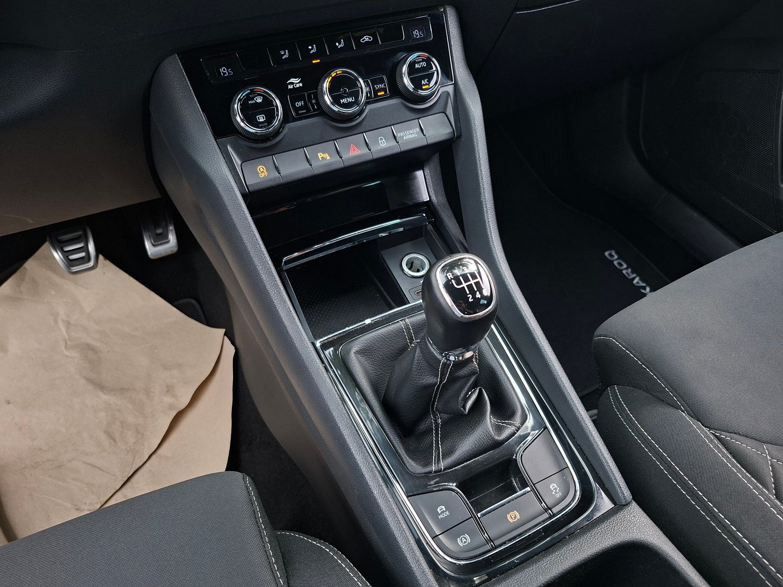 2023 Škoda Karoq — fotografija 17