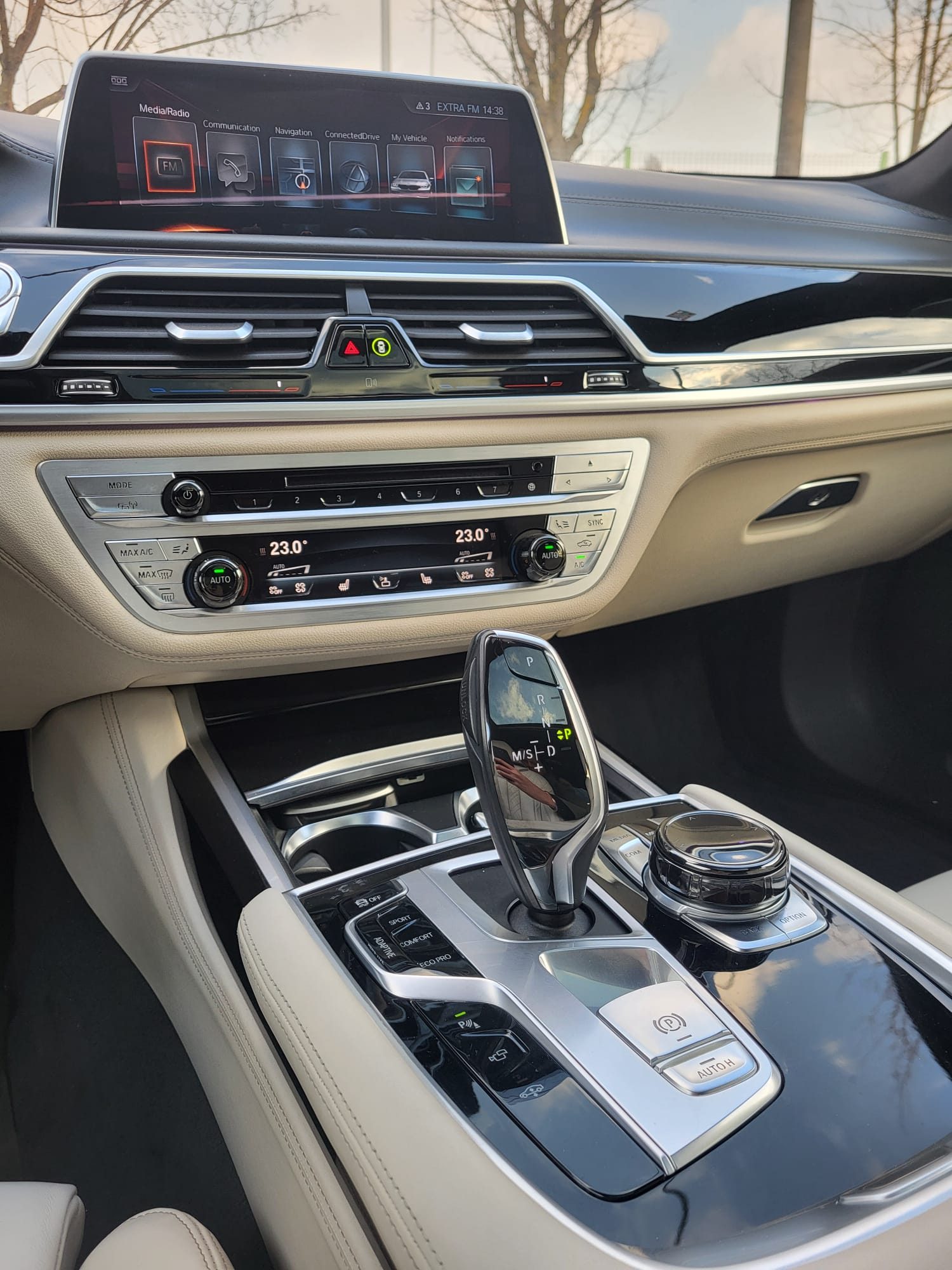 2016 BMW Serija 7 — fotografija 26