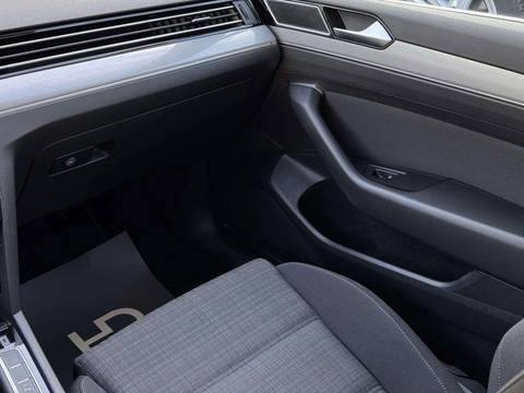 2022 Volkswagen Passat — sličica 13