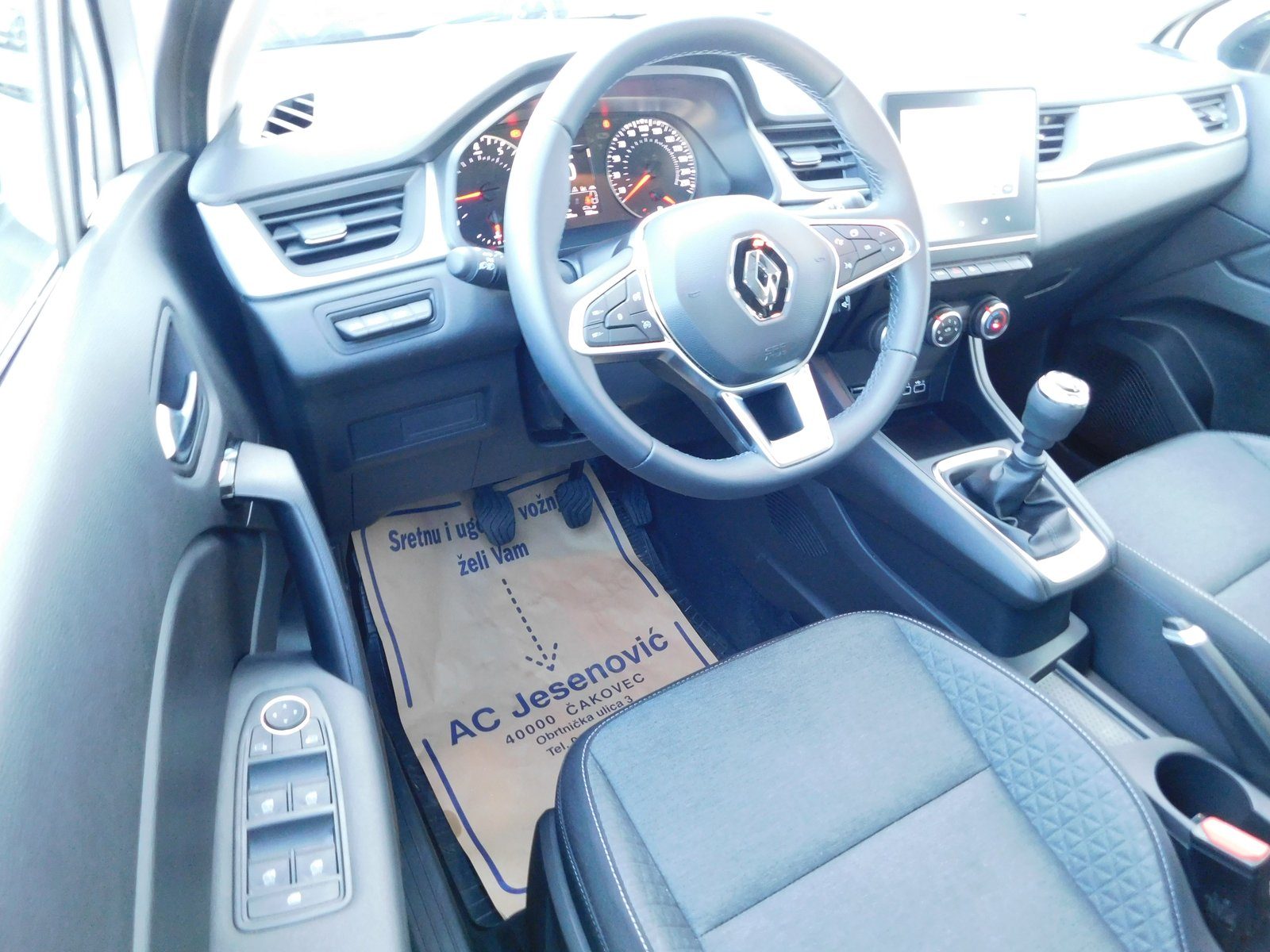 2023 Renault Captur — fotografija 9