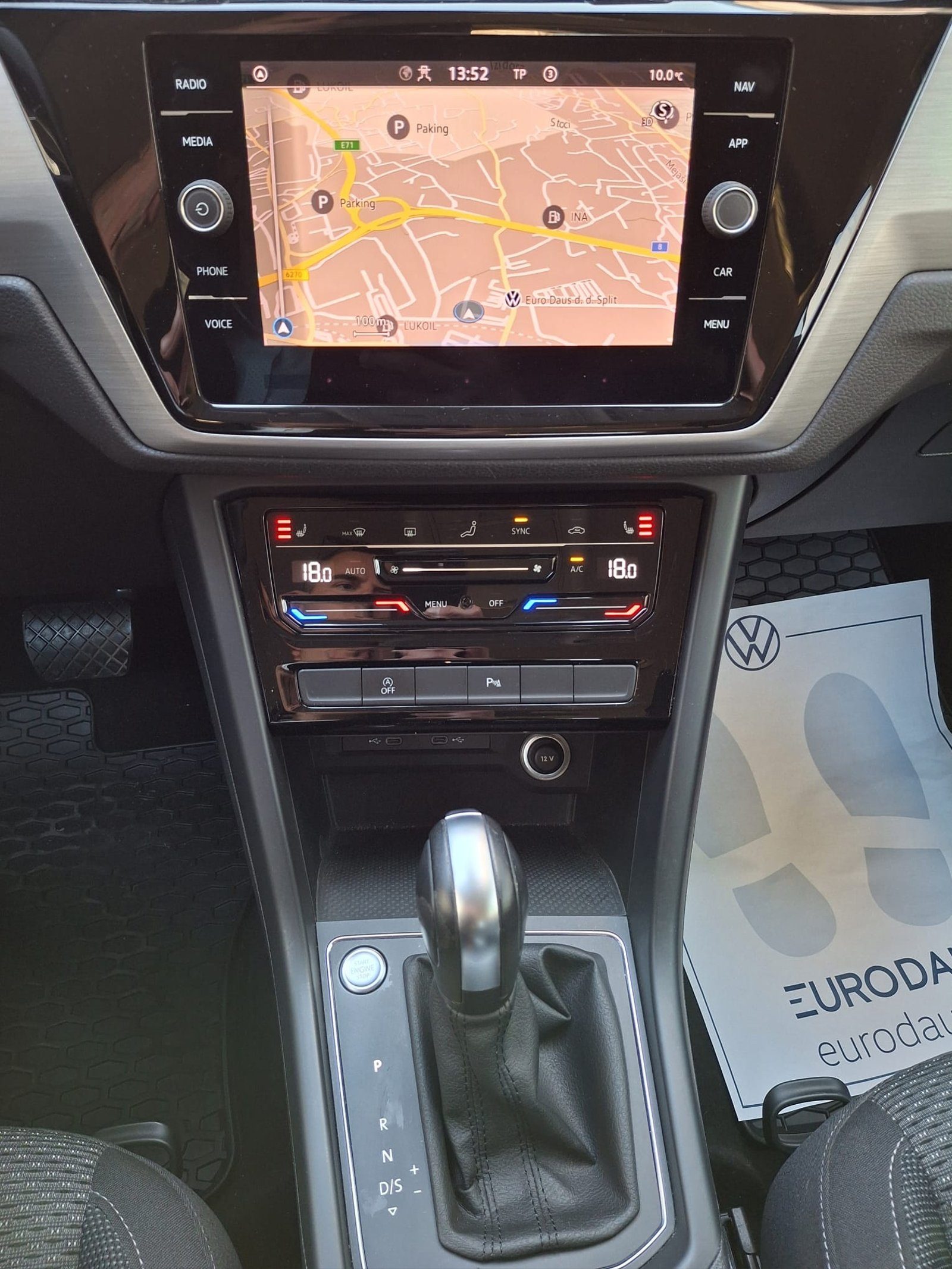 2023 Volkswagen Touran R-Line — fotografija 11