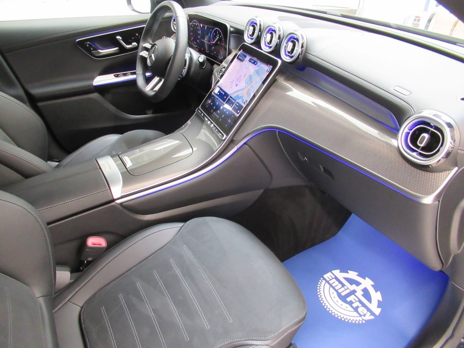 2025 Mercedes-Benz GLC — fotografija 10