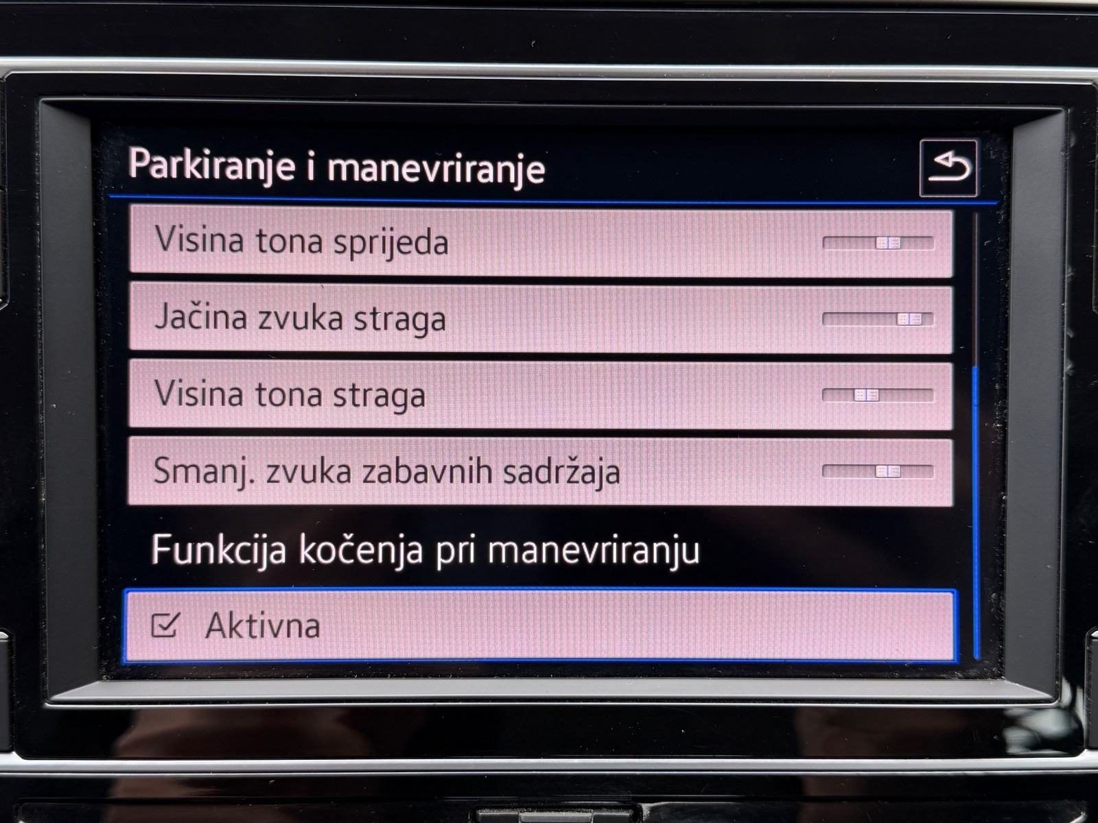 2019 Volkswagen Passat — fotografija 18